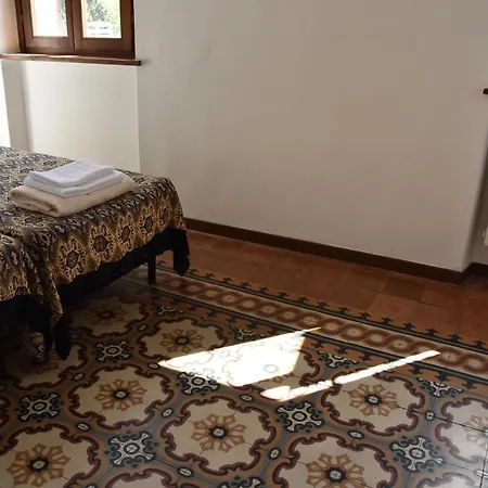 Bed & Breakfast In Center *